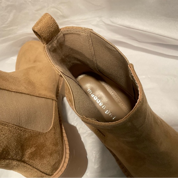 Madden Girl Trust Lug Sole Chelsea Booties in Sand micro material sz 8M - Picture 5 of 13